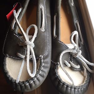 Two-toned ballet loafers